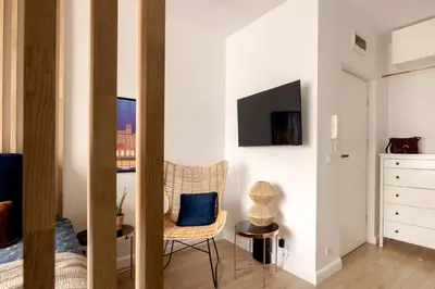 Telewizja i/lub zestaw kina domowego w obiekcie Studio Superior Koszykowa / Plac Zbawiciela