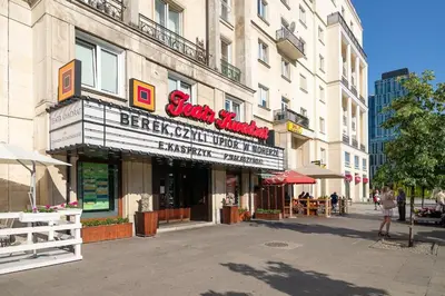 Budynek, w którym mieści się apartament