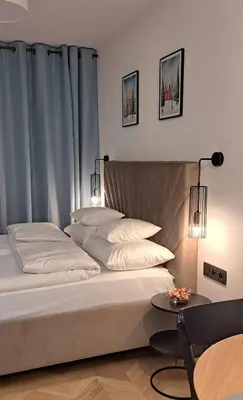 Łóżko lub łóżka w pokoju w obiekcie Falcon Apartment Center 4 Metro Świętokrzyska