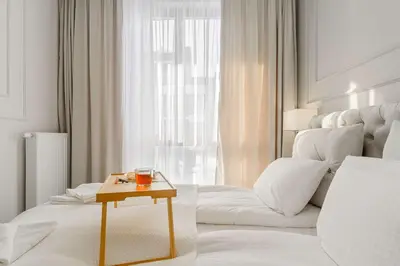 Łóżko lub łóżka w pokoju w obiekcie ShortStayPoland Premium Herbu Korczak (P2)