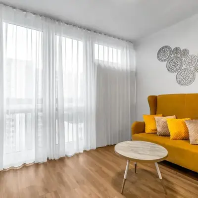 Park Mirowski Yellow Studio by BookingHost