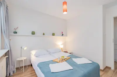 Łóżko lub łóżka w pokoju w obiekcie ShortStayPoland Bonifraterska (B149)