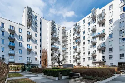 Budynek, w którym mieści się apartament