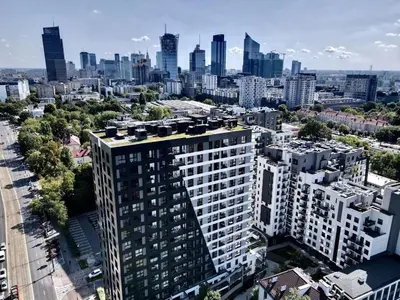 Widok na miasto Warszawa z tego apartamentu