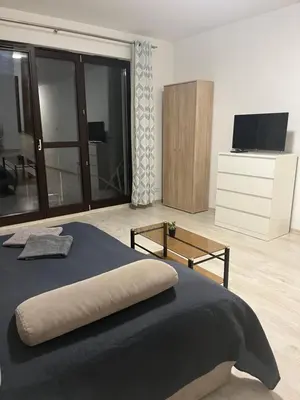 Telewizja i/lub zestaw kina domowego w obiekcie Apartament Wola City Link 4