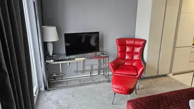 Telewizja i/lub zestaw kina domowego w obiekcie Apartamenty Wola Tower na Prymasa - z widokiem na City