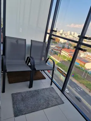 Część wypoczynkowa w obiekcie Apartamenty Wola Tower na Prymasa - z widokiem na City