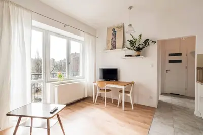 Telewizja i/lub zestaw kina domowego w obiekcie Cozy flat near Metro Szwedzka