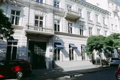 Budynek, w którym mieści się apartament