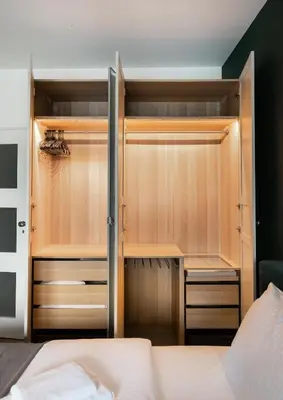 Łóżko lub łóżka w pokoju w obiekcie Praga Chic Apartment by BookingHost