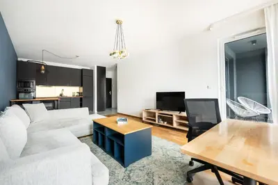 Telewizja i/lub zestaw kina domowego w obiekcie Praga Chic Apartment by BookingHost