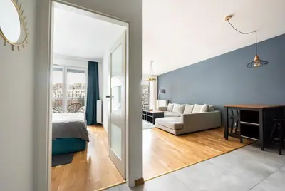 Łóżko lub łóżka w pokoju w obiekcie Praga Chic Apartment by BookingHost