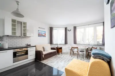 Kuchnia lub aneks kuchenny w obiekcie Park Praski 2-Bedroom Apartment by BookingHost