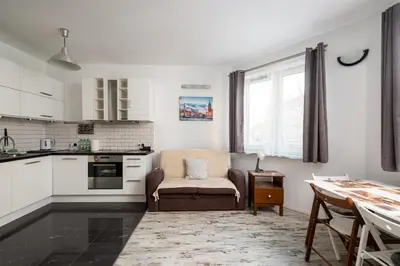 Kuchnia lub aneks kuchenny w obiekcie Park Praski 2-Bedroom Apartment by BookingHost