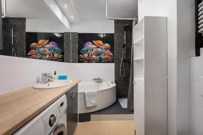 Łazienka w obiekcie Park Praski 2-Bedroom Apartment by BookingHost