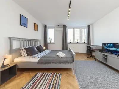 Łóżko lub łóżka w pokoju w obiekcie Metro ONZ apartment/Warsaw central