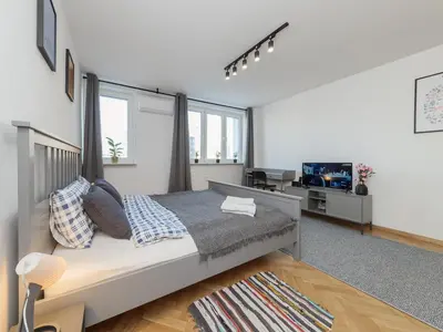 Telewizja i/lub zestaw kina domowego w obiekcie Metro ONZ apartment/Warsaw central