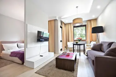 Telewizja i/lub zestaw kina domowego w obiekcie Gieldowa 4D - One bedroom P&O Serviced Apartments