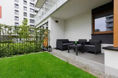Ogród w obiekcie Żoliborz Artystyczny Apartment with Parking by Noclegi Renters