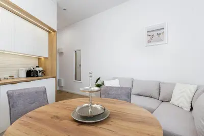 Część wypoczynkowa w obiekcie Wiktoryn 18 Citysphere Premium Suite 1
