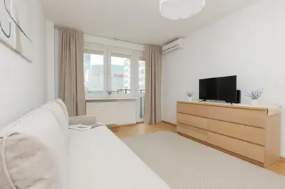 Telewizja i/lub zestaw kina domowego w obiekcie City Center Chmielna 100