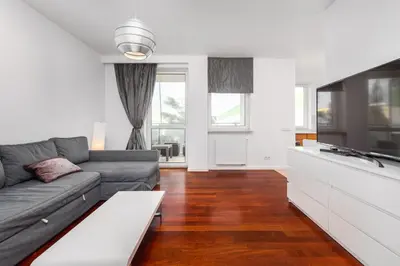 Telewizja i/lub zestaw kina domowego w obiekcie Skoroszewska 7 by Homeprime