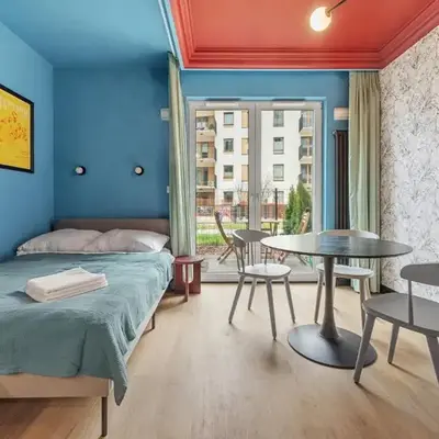 Colorful Apt close to the Center Great location