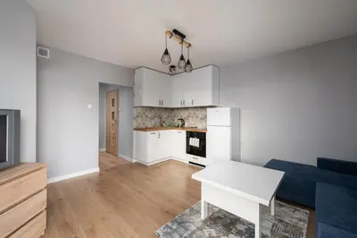 Kuchnia lub aneks kuchenny w obiekcie Bemowo Lazurowa Chic Apartment by BookingHost