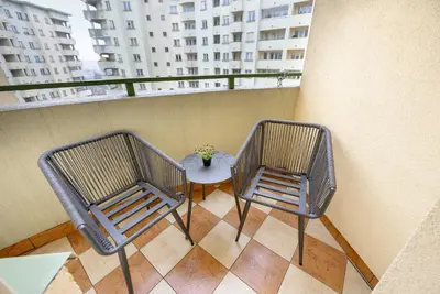 Balkon lub taras w obiekcie Bukowińska Apartment with Balcony and Parking and Swimming Pool by Noclegi Renters