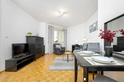 Telewizja i/lub zestaw kina domowego w obiekcie Bukowińska Apartment with Balcony and Parking and Swimming Pool by Noclegi Renters