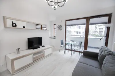 Telewizja i/lub zestaw kina domowego w obiekcie Lovely studio close to the Center. Free Parking