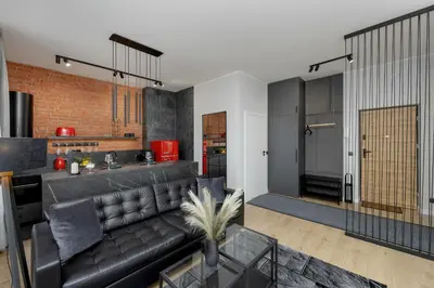 Kuchnia lub aneks kuchenny w obiekcie Exclusive Grey and Red Apartment in Warsaw Center by Noclegi Renters