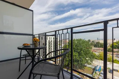 Balkon lub taras w obiekcie Art Deco Apartment Mokotów with Parking & Gym by Renters Prestige
