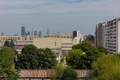 Widok na miasto Warszawa z tego apartamentu