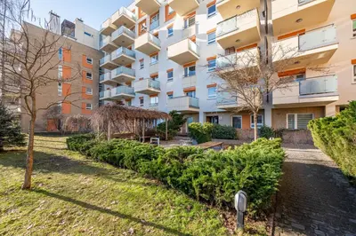 Budynek, w którym mieści się apartament
