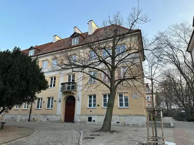 Budynek, w którym mieści się apartament