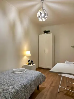 Łóżko lub łóżka w pokoju w obiekcie HALBY rooms Rondo ONZ