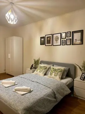 Łóżko lub łóżka w pokoju w obiekcie HALBY rooms Rondo ONZ