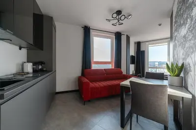 Kuchnia lub aneks kuchenny w obiekcie Nowe Apartamenty Warszawa Wiktoryn TV Smart WI-FI