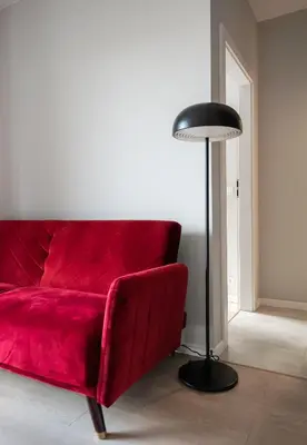 Część wypoczynkowa w obiekcie Białej Floty Red Apartment by BookingHost