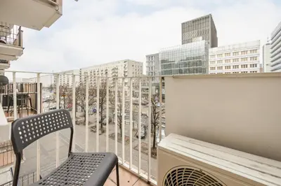 Balkon lub taras w obiekcie Marszałkowska Stylish Apartments with Balcony Warsaw Center by Noclegi Renters