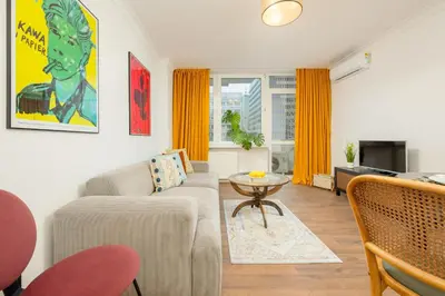 Telewizja i/lub zestaw kina domowego w obiekcie Marszałkowska Stylish Apartments with Balcony Warsaw Center by Noclegi Renters