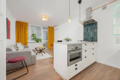 Kuchnia lub aneks kuchenny w obiekcie Marszałkowska Stylish Apartments with Balcony Warsaw Center by Noclegi Renters