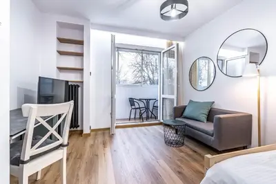 Telewizja i/lub zestaw kina domowego w obiekcie Modern Studio close to the Metro