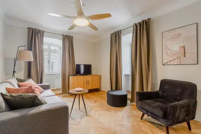 Telewizja i/lub zestaw kina domowego w obiekcie Old Town Serviced P&O Apartments
