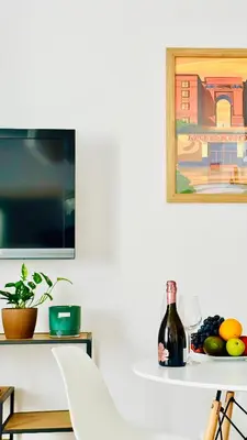 Telewizja i/lub zestaw kina domowego w obiekcie Cosy Stay Muranów