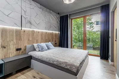 Łóżko lub łóżka w pokoju w obiekcie Modern apartment with spacious backyard by Matt