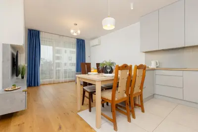 Kuchnia lub aneks kuchenny w obiekcie 2 Bedroom Apartment Beautiful Green Surroundings Międzyborska Street by Noclegi Renters