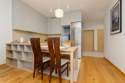 Kuchnia lub aneks kuchenny w obiekcie 2 Bedroom Apartment Beautiful Green Surroundings Międzyborska Street by Noclegi Renters
