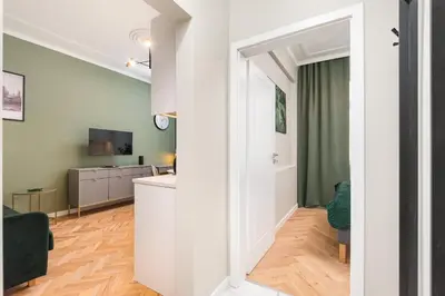Telewizja i/lub zestaw kina domowego w obiekcie Aleje Jerozolimskie 42 by Homeprime